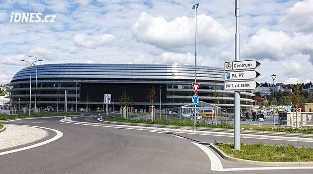 Brněnskou T Arenu stavitel předal, práce na jejím dokončení však potrvají ještě měsíce
