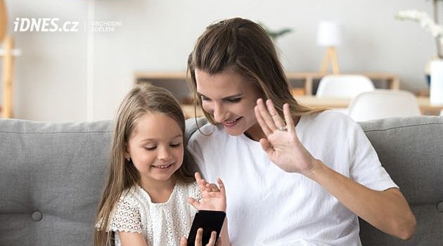 Dáváte dítěti první mobil? Tohle s ním nastavte hned na začátku