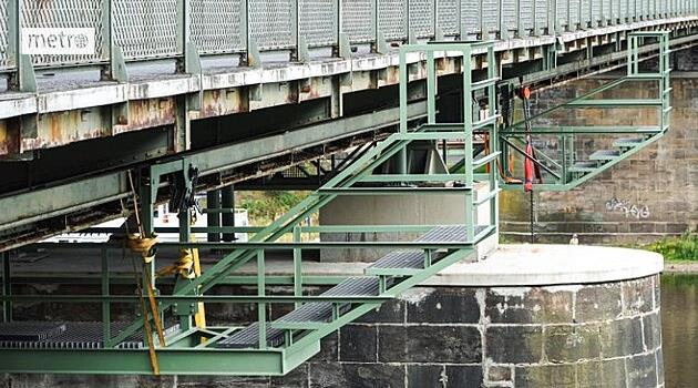 Nové revizní lávky na Tyršově mostě v Děčíně umožní jeho lepší kontrolu - Metro.cz