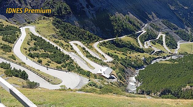 Nekonečný kopec a čtyřicet zatáček. Pokořil jsem na kole bájný průsmyk Stelvio