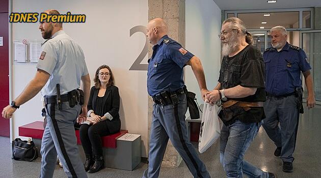 Ztřískám se, piju do mrtva. Muže soudí za bodnutí do břicha před barem v Olomouci