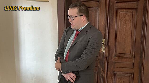 Pepřákem postříkal psy, nožem pořezal člověka. Bránil jsem se, řekl Džama soudu