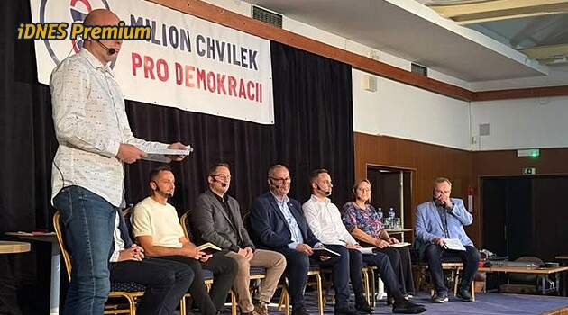 Kritika politické debaty v Liberci. Moderoval ji muž odsouzený v korupční kauze