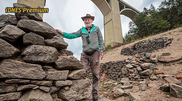Přehrada Orlík: Sucho odhalilo základy budov, Pavel Smrt se vrátil do svého rodiště
