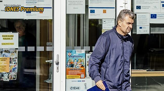 Ředitel školy v Újezdu po nákaze: Hrůzu dětí z jídelny chápu