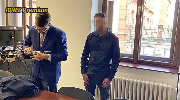 Zaútočil ve zkušební době. Za napadení šestnáctileté dívky dostal mladík pět let